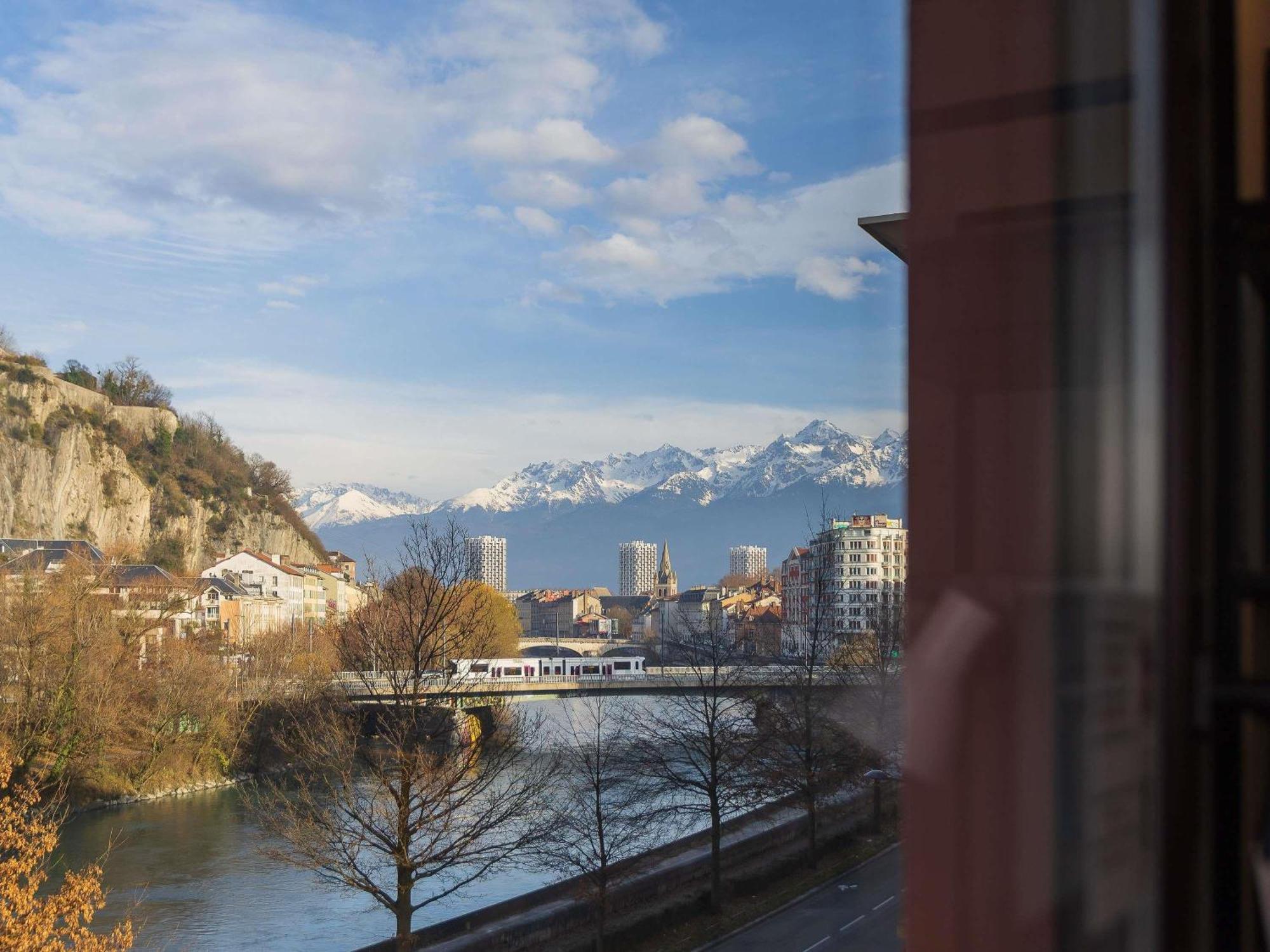 4 Hôtels du Centre à Deux Pas de l'Église Réformée de Grenoble