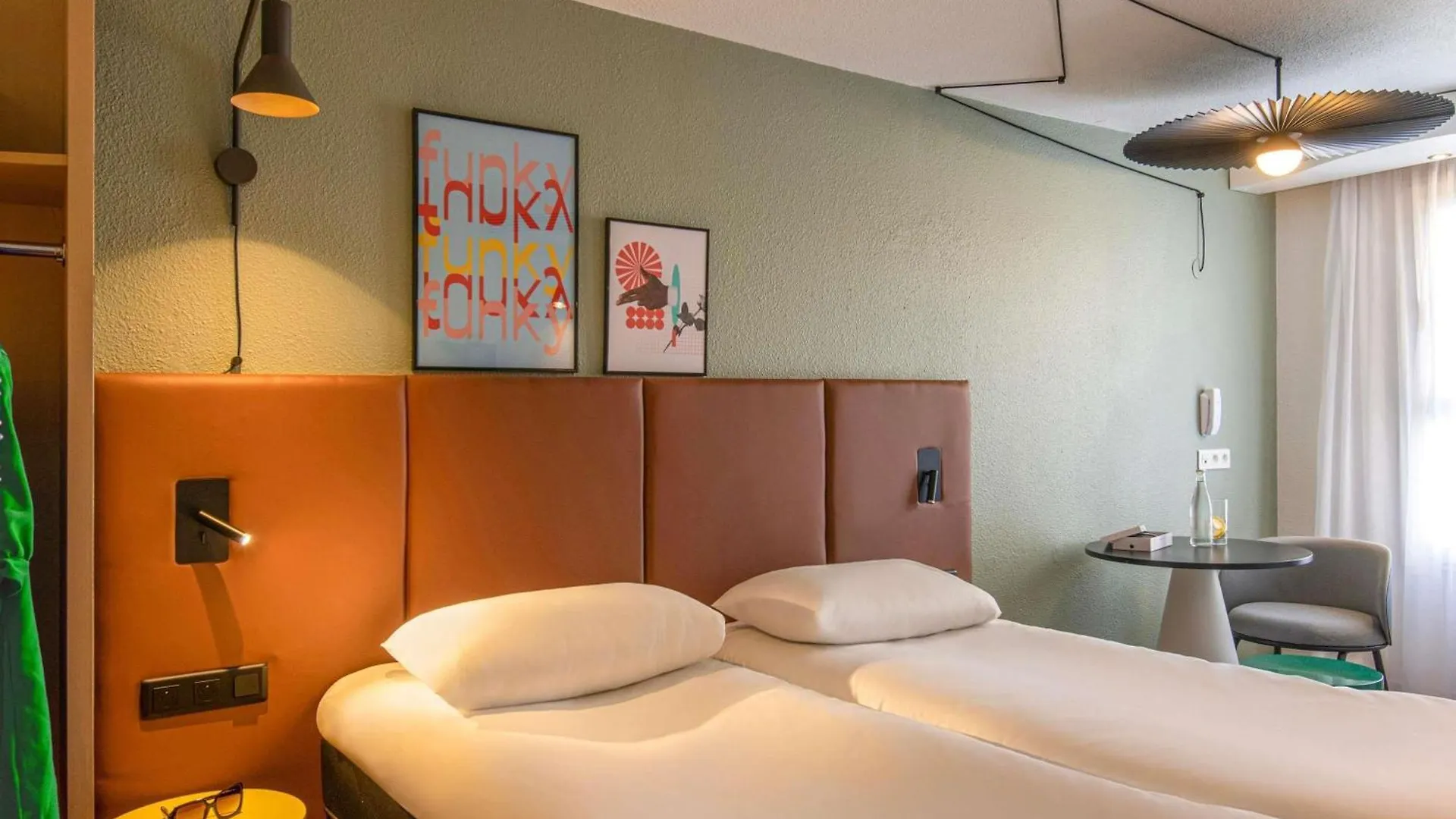 5 Hôtels Familiaux au Centre-ville de Cannes qui Valent le Détour