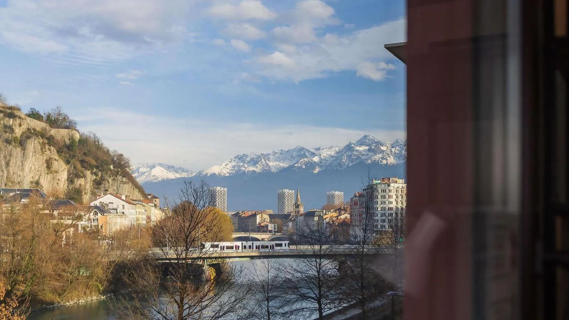 4 Hôtels du Centre à Deux Pas de l'Église Réformée de Grenoble